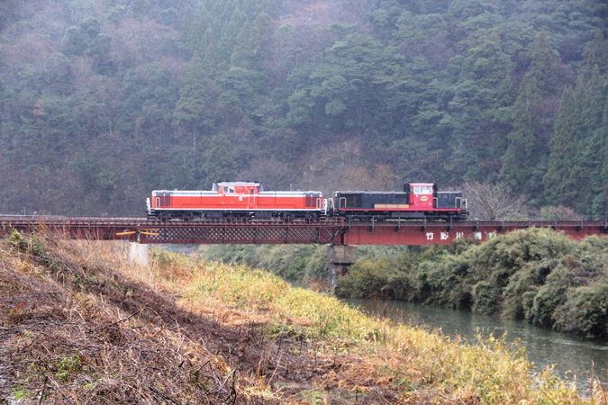 嵯峨野観光鉄道のDE10形が後藤工場へ入場
